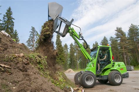 articulated lift arm skid steer|Articulated AVANT loaders.